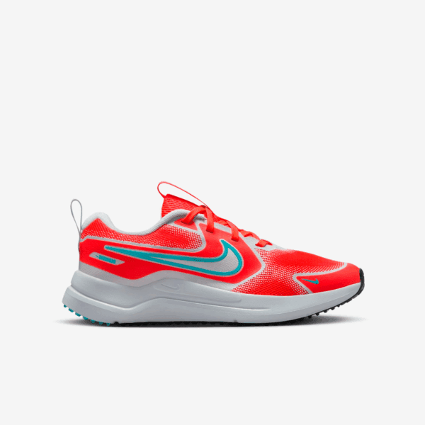 Nike Cosmic Runner