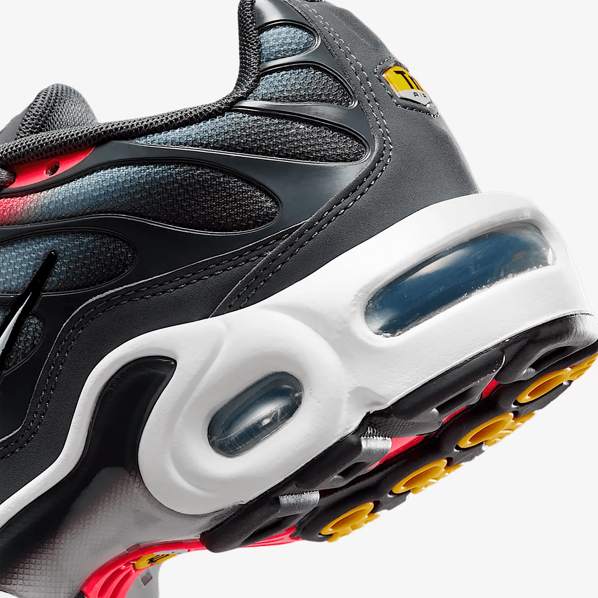nike-air-max-plus-gs-bright-crimson-anthracite-cd0609-604-17350168846668-(1)